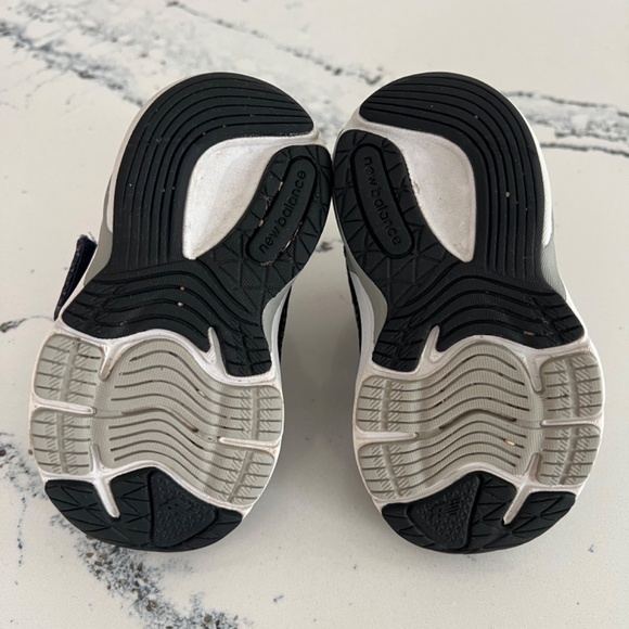 New Balance Toddler 990 V6 Hook & Loop Sneaker, Navy, 5.5XW - Picture 2 of 6